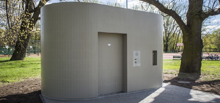 Pierwsza automatyczna toaleta miejska stanęła w parku Agrykola