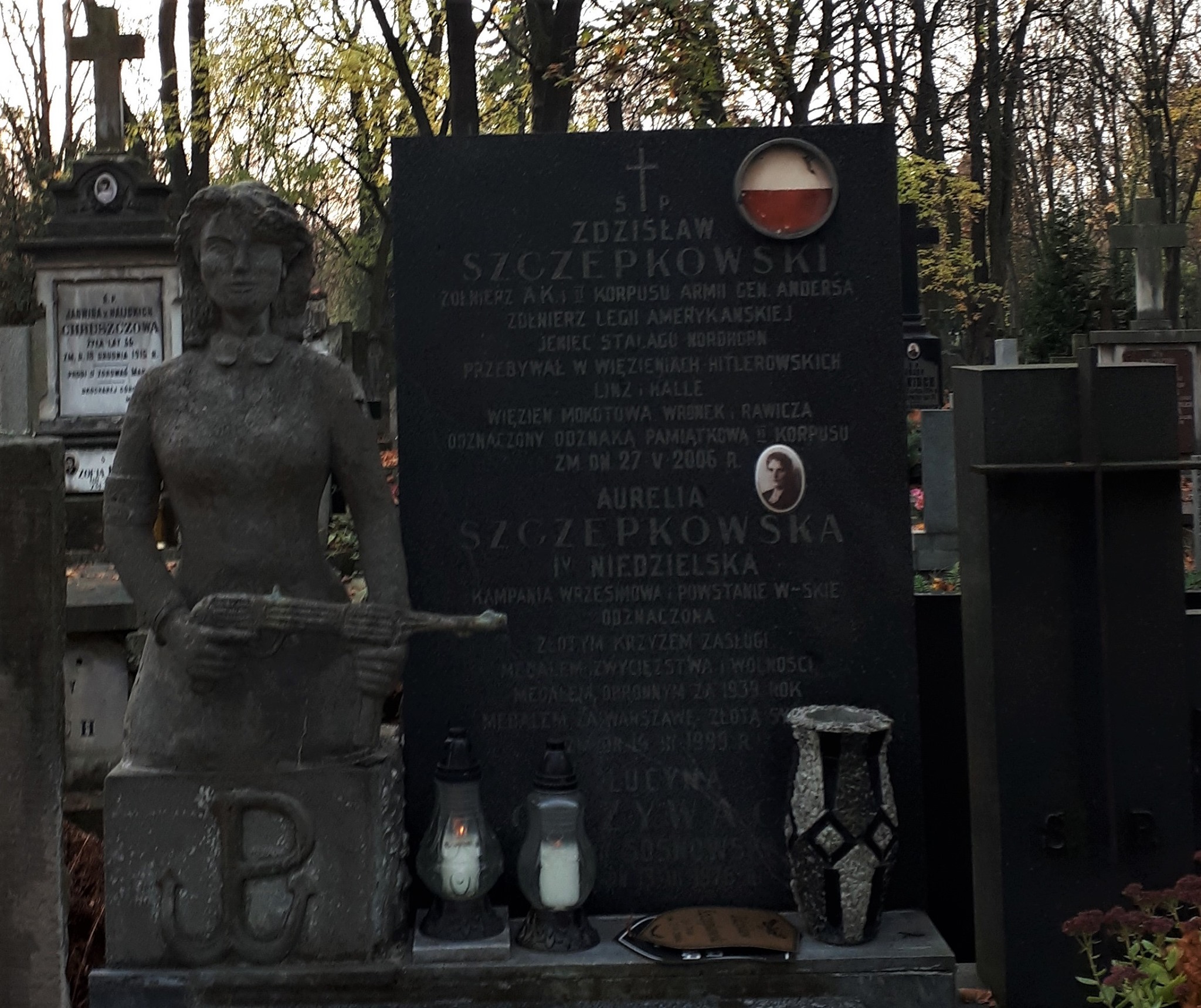 Śladami okupacji, walki i Powstania Warszawskiego na na Starych Pow…