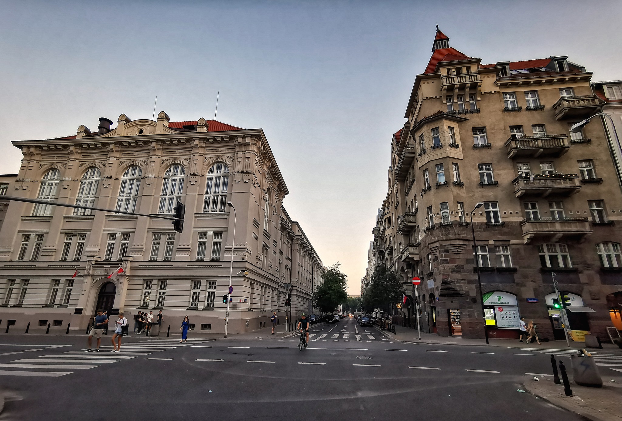 Ulice i kamienice Śródmieścia Południowego z wejściem do Pałacyku Rusieckiego