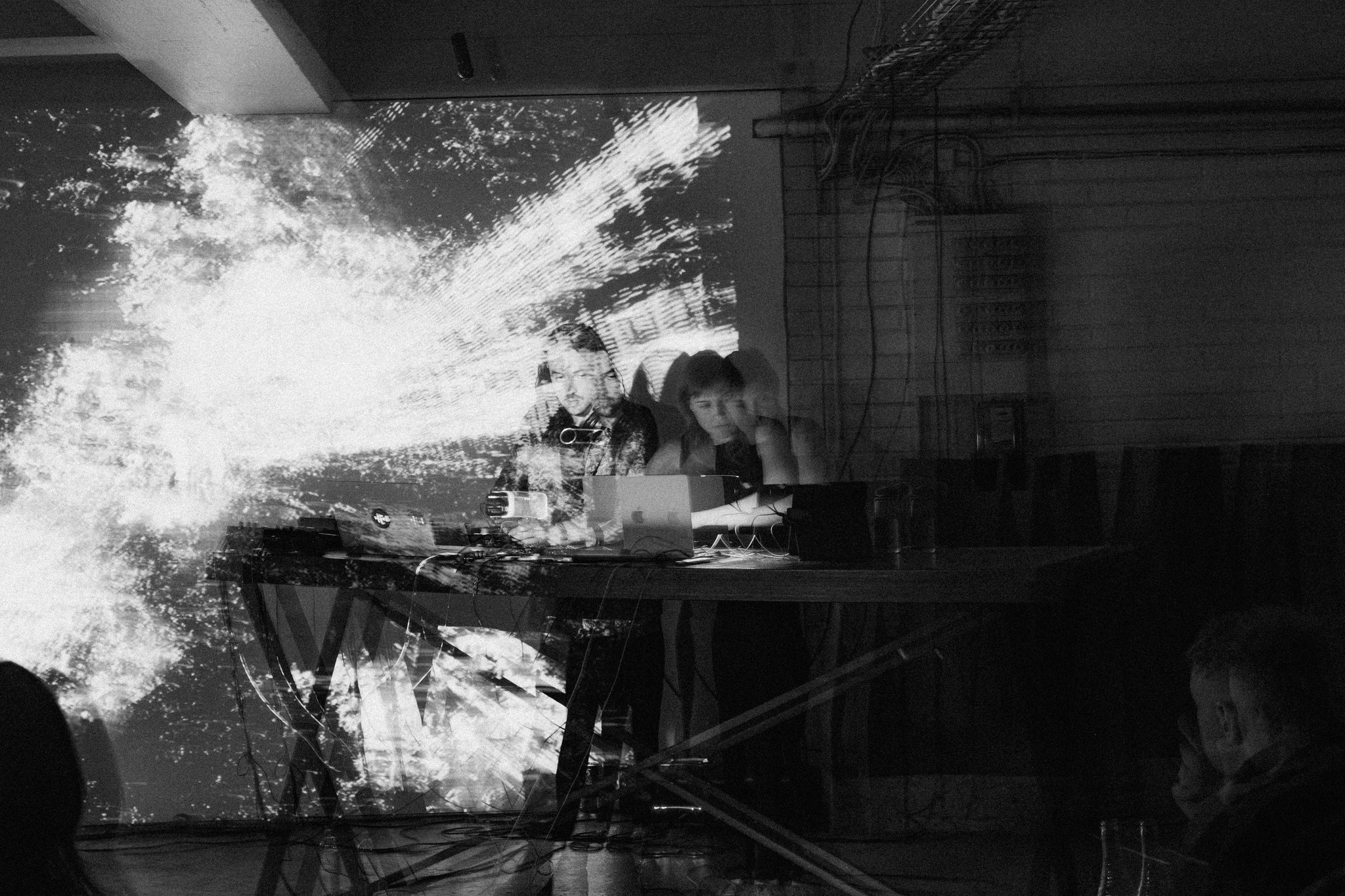 Wave I: Static Channel | Mateusz Czarnecki